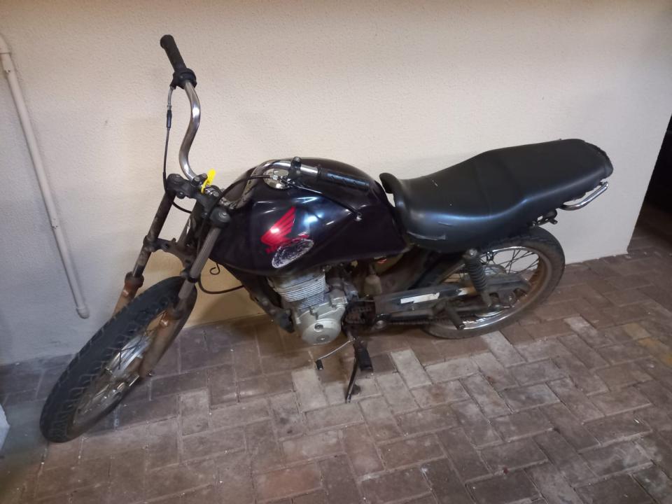 Foto 1 de 3 — Adolescente é detido pela Força Tática após tentar fuga de moto na Via Expressa